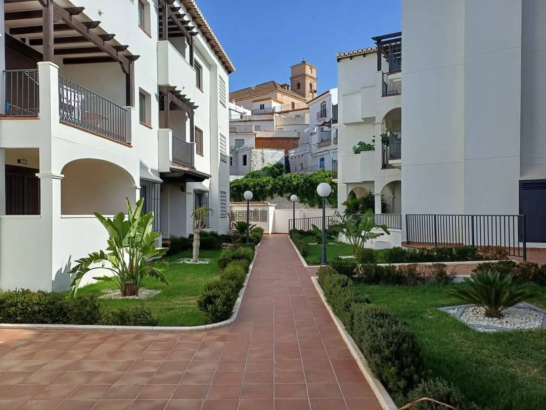 1 slaapkamer Appartement te koop in Salobrena met zwembad garage - € 120.000 (Ref: 9231766)