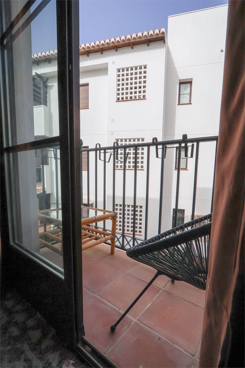 1 slaapkamer Appartement te koop in Salobrena met zwembad garage - € 120.000 (Ref: 9231766)