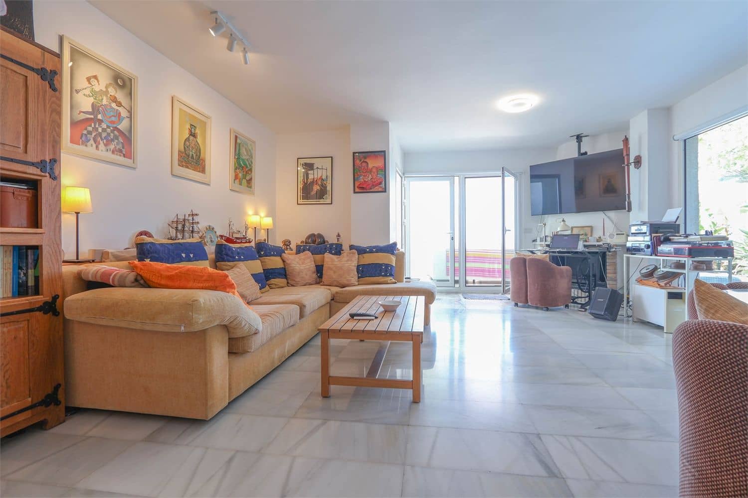 Ranta-asunto myytävänä paikassa Cotobro - 675 000 € (Ref: 9231767)