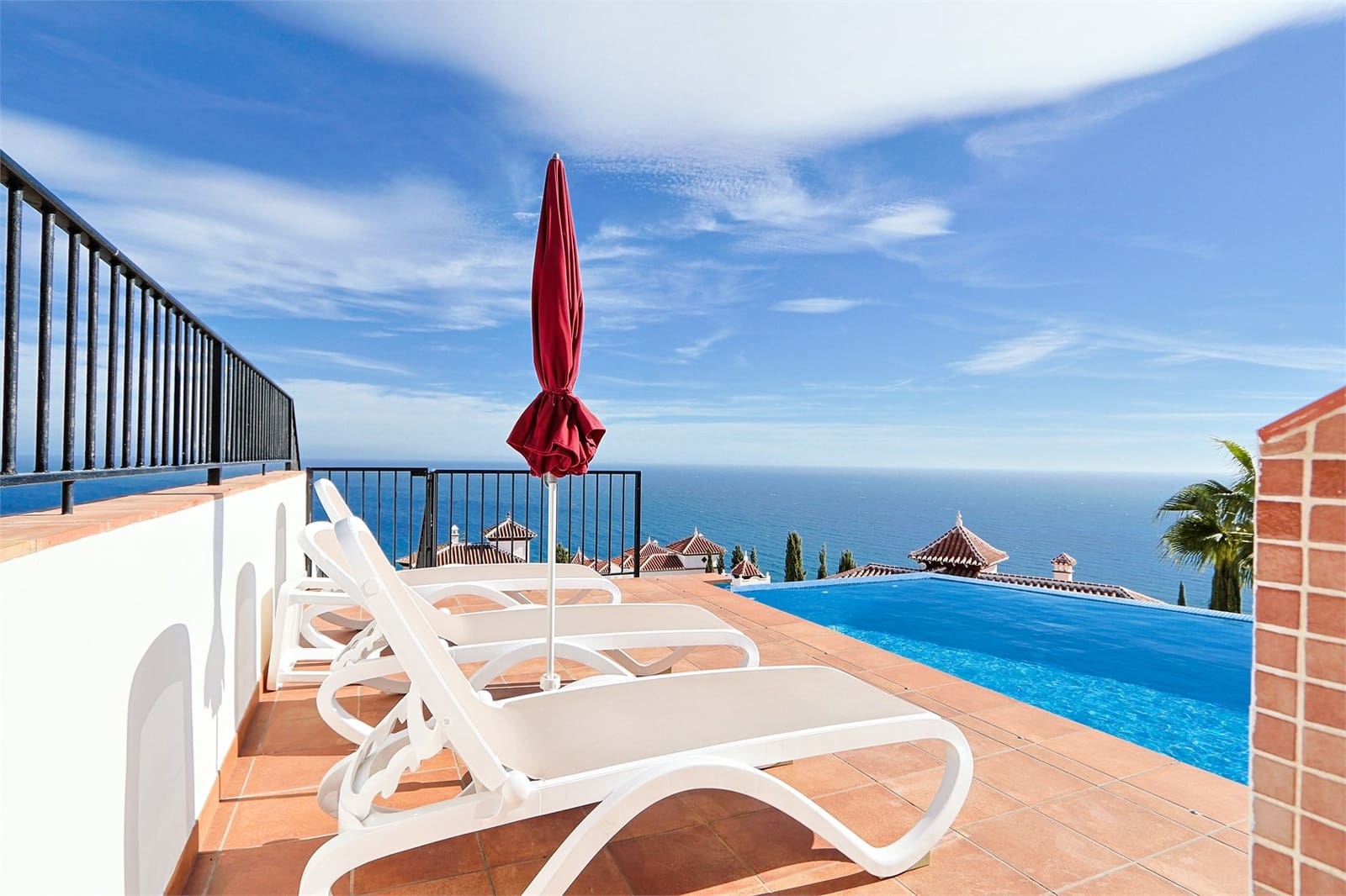 4 sovrum Villa till salu i Torrox med pool garage - 965 000 € (Ref: 9337089)