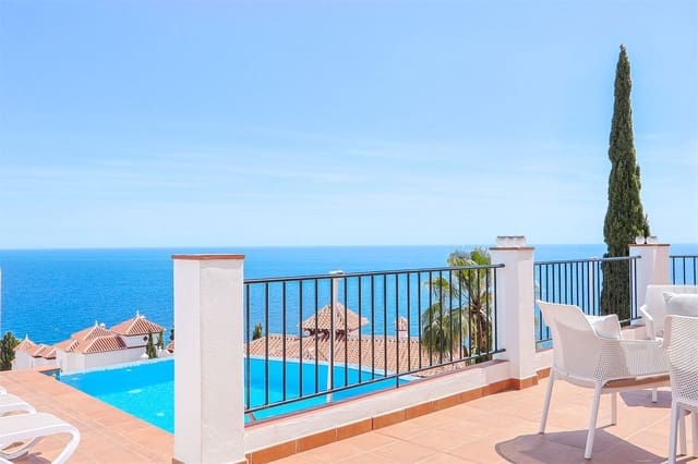 Villa for sale in El Peñoncillo, Torrox with pool garage - € 915,000 (Ref: 9337089)
