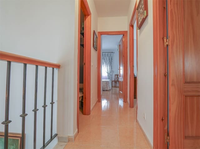 4 soverom Hus til salgs i Torrox med svømmebasseng garasje - € 495 000 (Ref: 9341625)