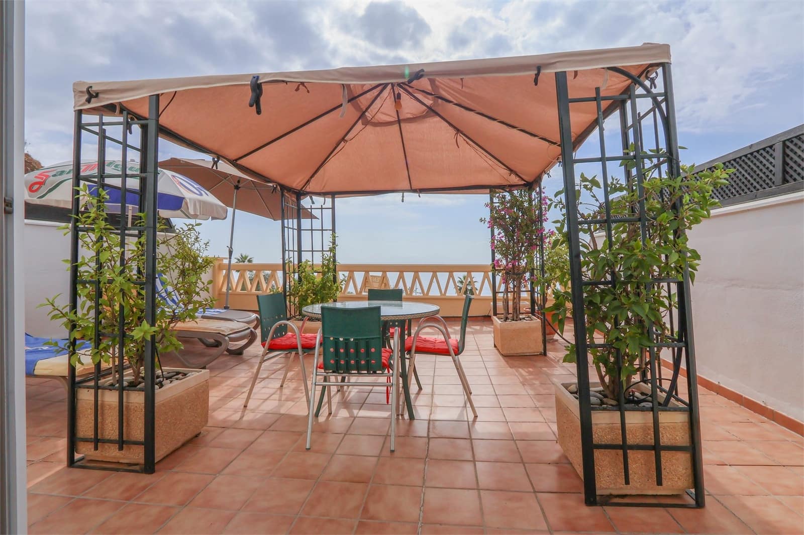 4 soveværelse Byhus til salg i Torrox med swimmingpool garage - € 495.000 (Ref: 9341625)