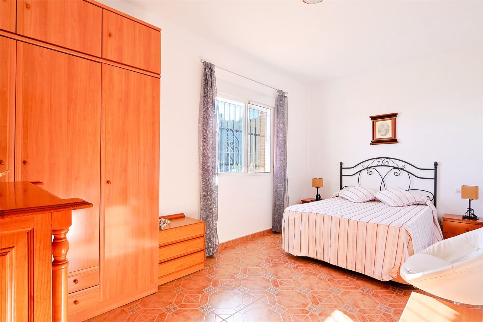 2 sypialnia Finka/Dom wiejski na sprzedaż w Otivar z basenem - 249 000 € (Ref: 9350143)