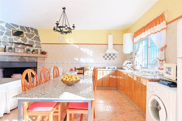 2 sypialnia Finka/Dom wiejski na sprzedaż w Otívar z basenem - 249 000 € (Ref: 9350143)