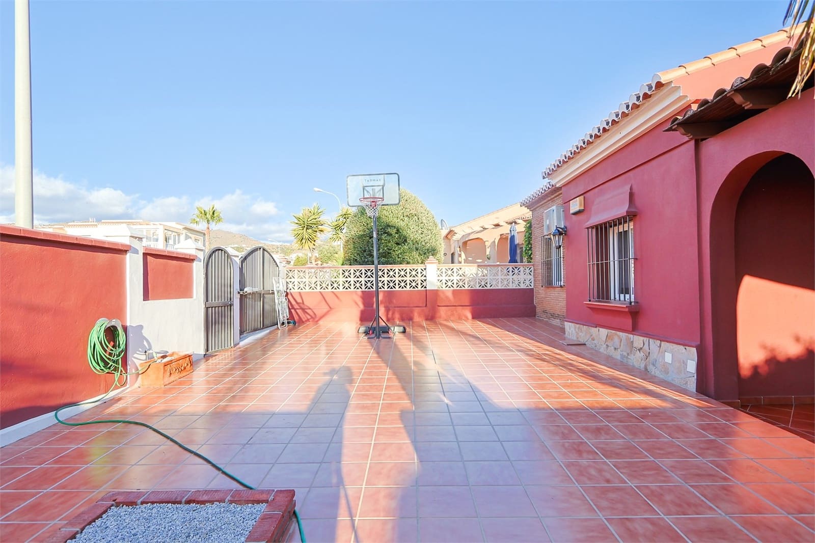 3 makuuhuone Huvila myytävänä paikassa Torrox mukana uima-altaan 
autotalli - 475 000 € (Ref: 9425838)