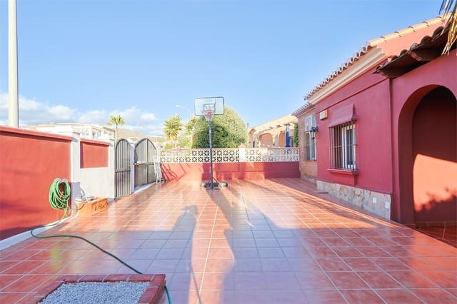 3 soverom Villa til salgs i Torrox med svømmebasseng garasje - € 475 000 (Ref: 9425838)