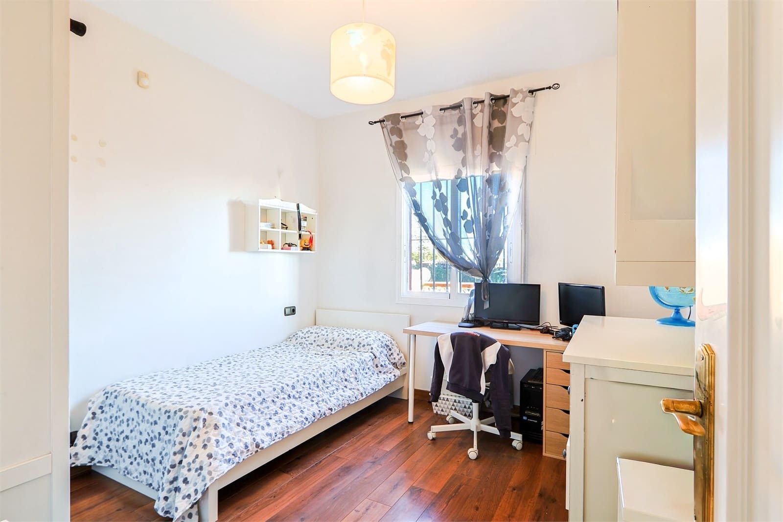 3 makuuhuone Huvila myytävänä paikassa Torrox mukana uima-altaan 
autotalli - 475 000 € (Ref: 9425838)