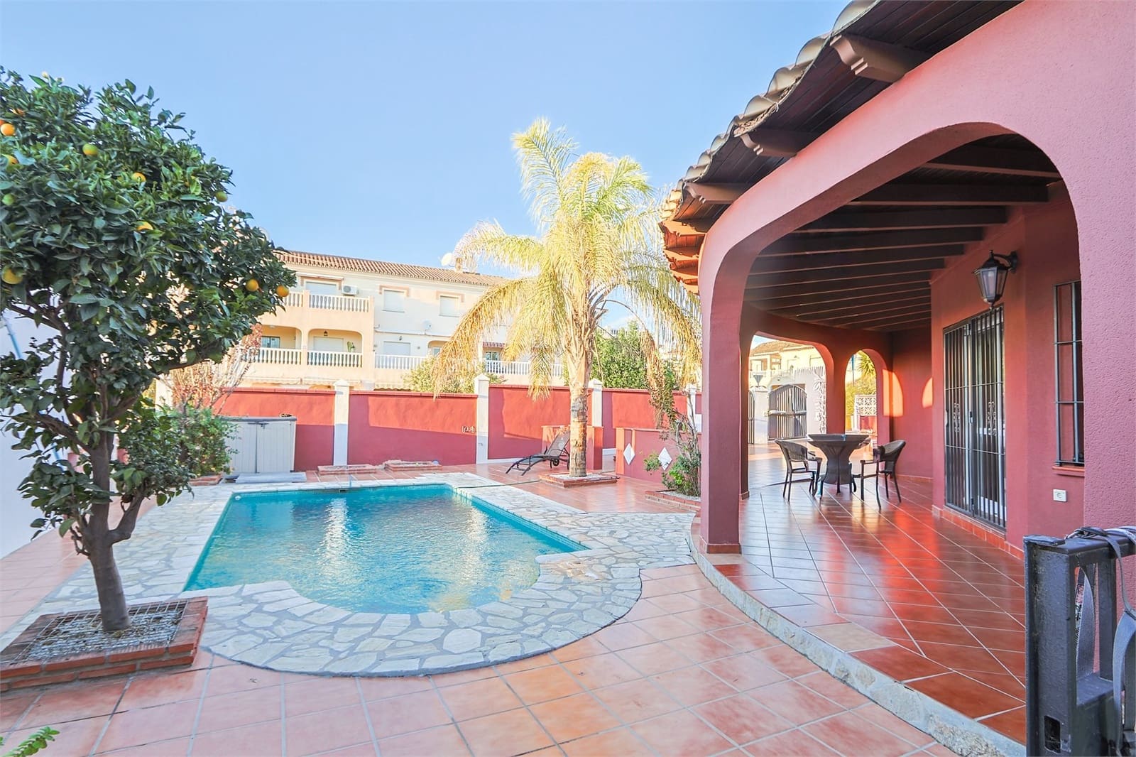 3 makuuhuone Huvila myytävänä paikassa Torrox mukana uima-altaan 
autotalli - 475 000 € (Ref: 9425838)