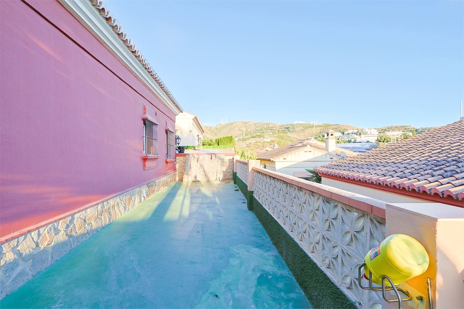 3 makuuhuone Huvila myytävänä paikassa Torrox mukana uima-altaan 
autotalli - 475 000 € (Ref: 9425838)