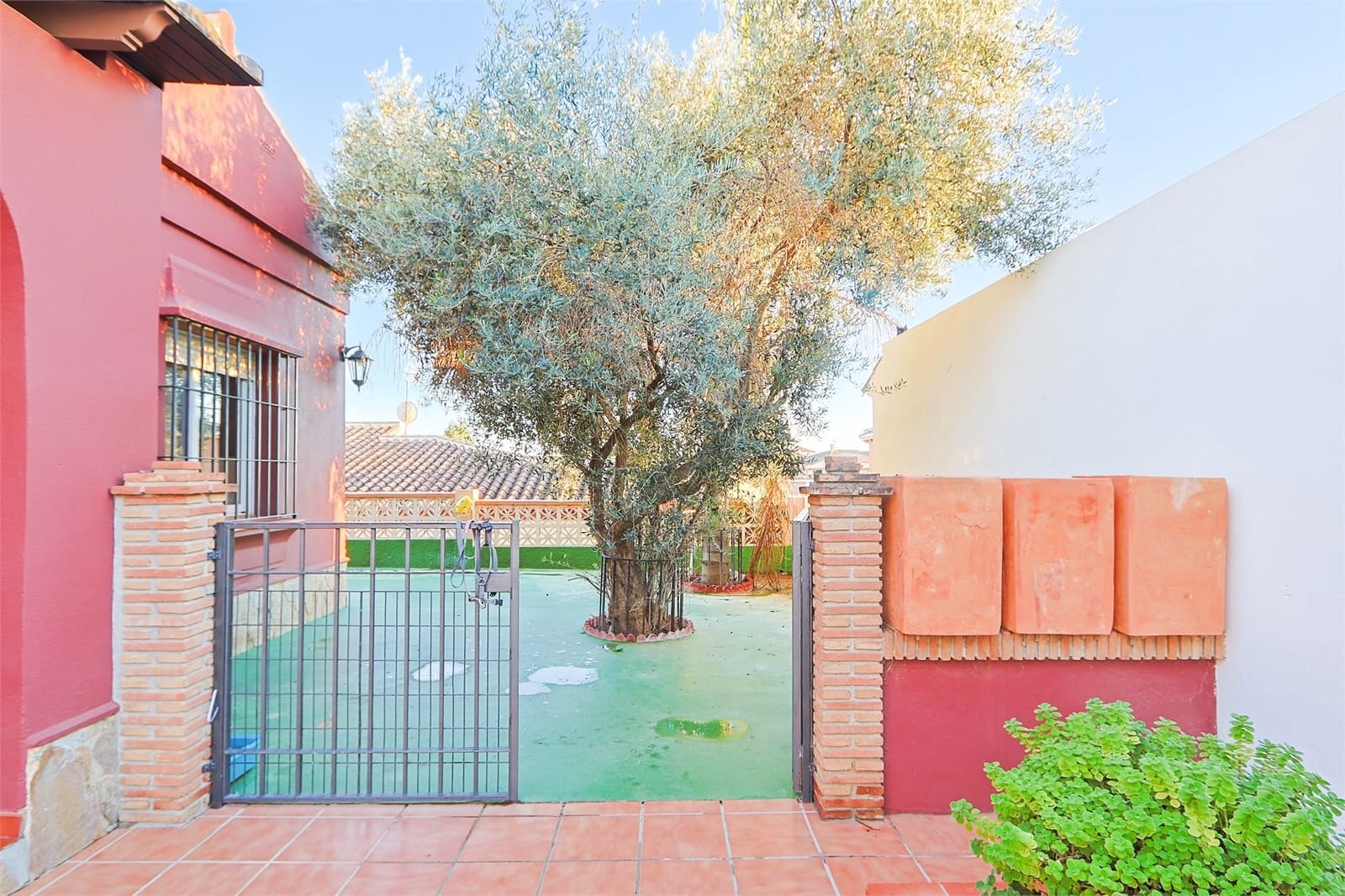 3 makuuhuone Huvila myytävänä paikassa Torrox mukana uima-altaan 
autotalli - 475 000 € (Ref: 9425838)