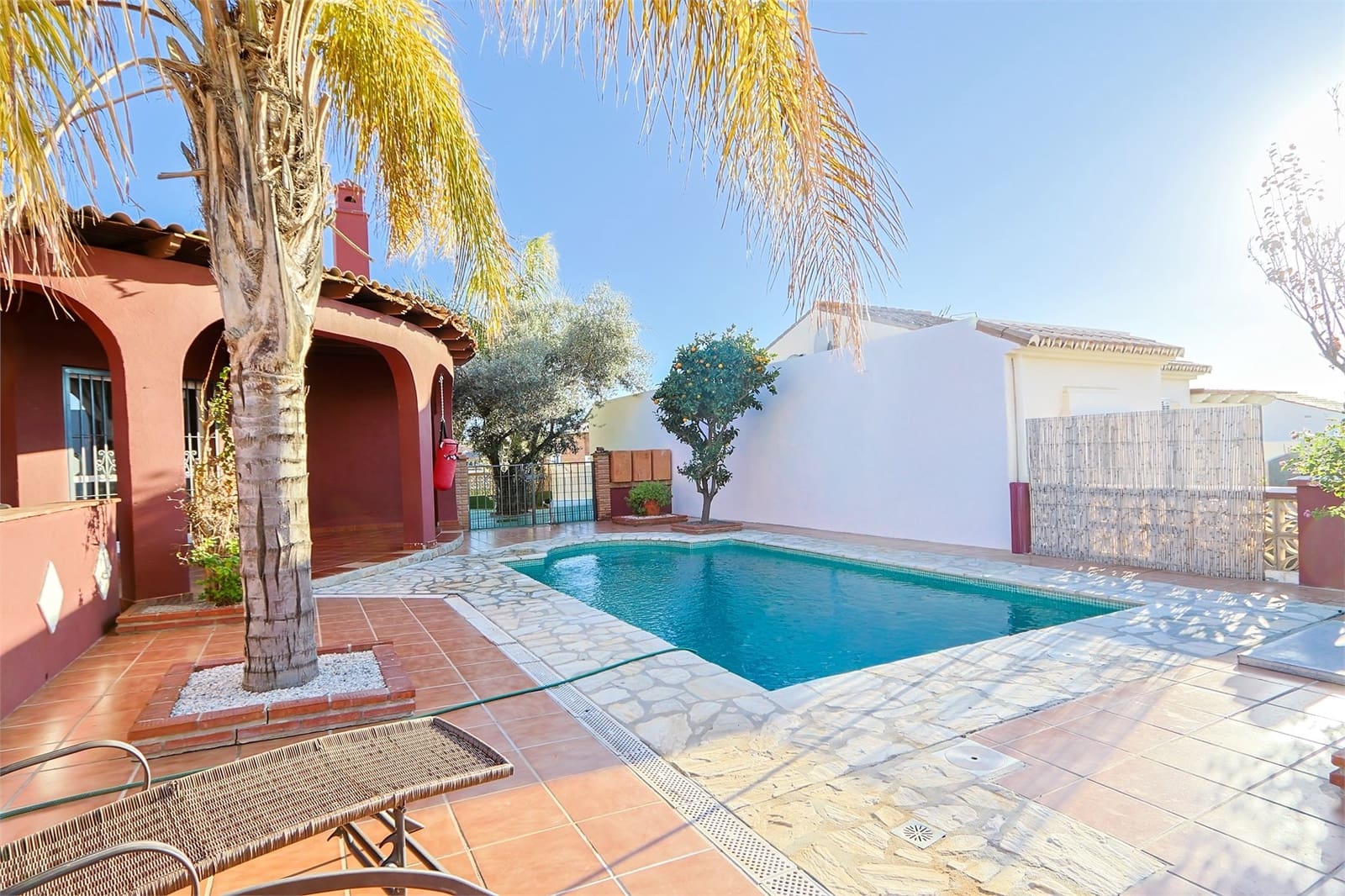 3 makuuhuone Huvila myytävänä paikassa Torrox mukana uima-altaan 
autotalli - 475 000 € (Ref: 9425838)