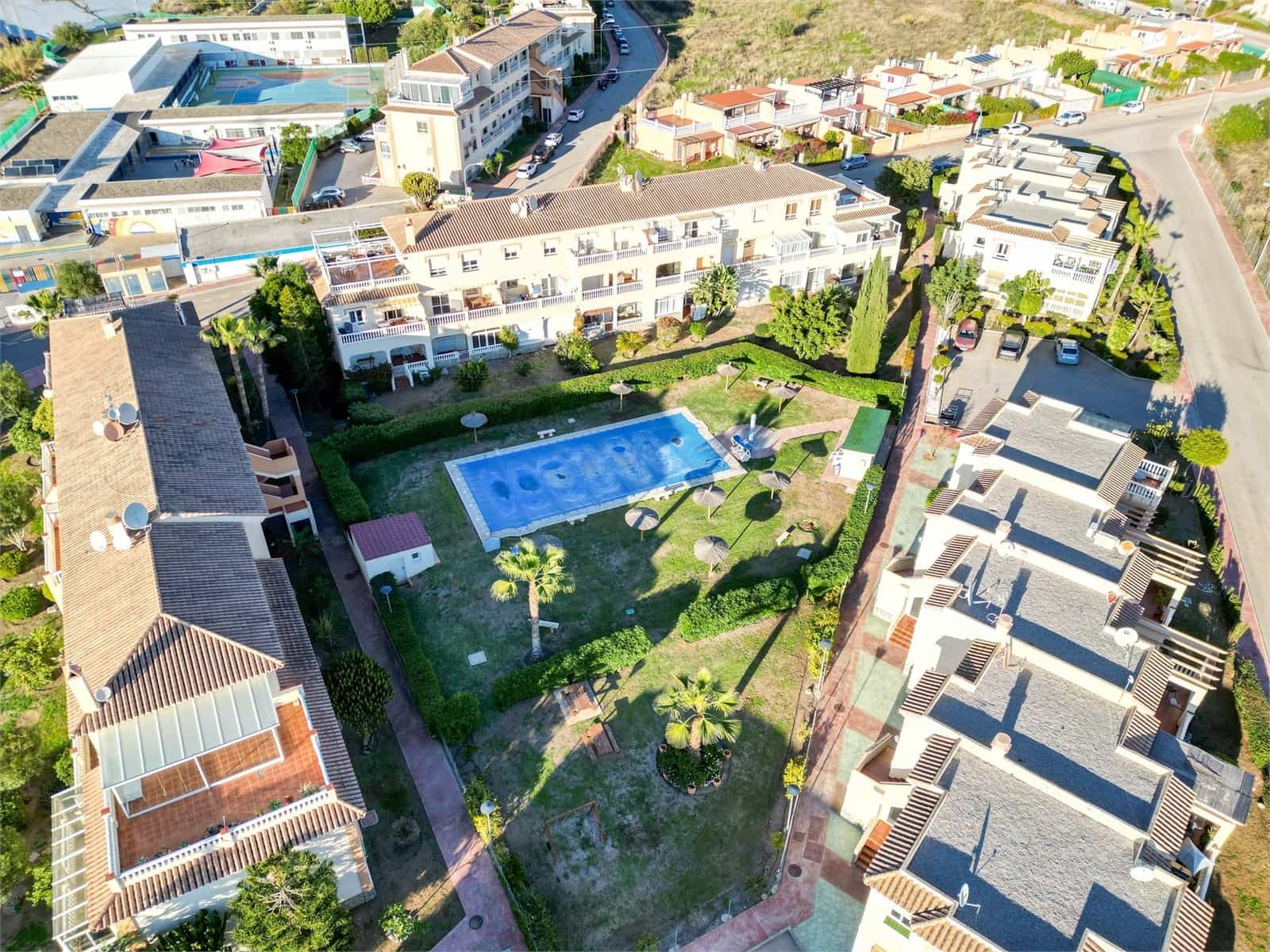 3 makuuhuone Huvila myytävänä paikassa Torrox mukana uima-altaan 
autotalli - 475 000 € (Ref: 9425838)