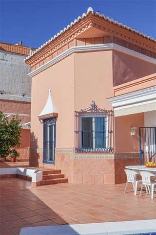 Chalet de 3 habitaciones en Torrox en venta con piscina garaje - 740.000 € (Ref: 9432476)