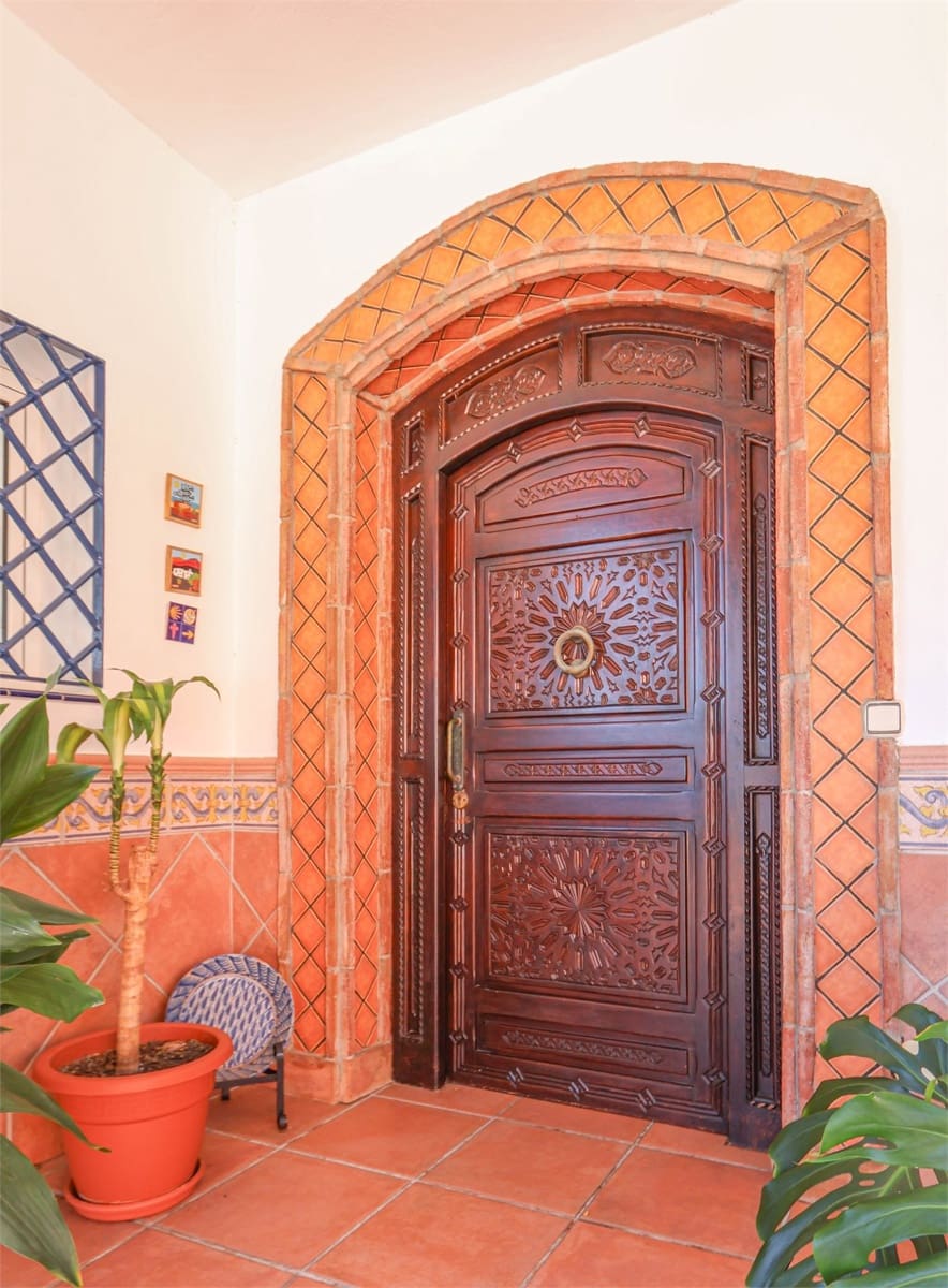 3 slaapkamer Villa te koop in Torrox met zwembad garage - € 740.000 (Ref: 9432476)