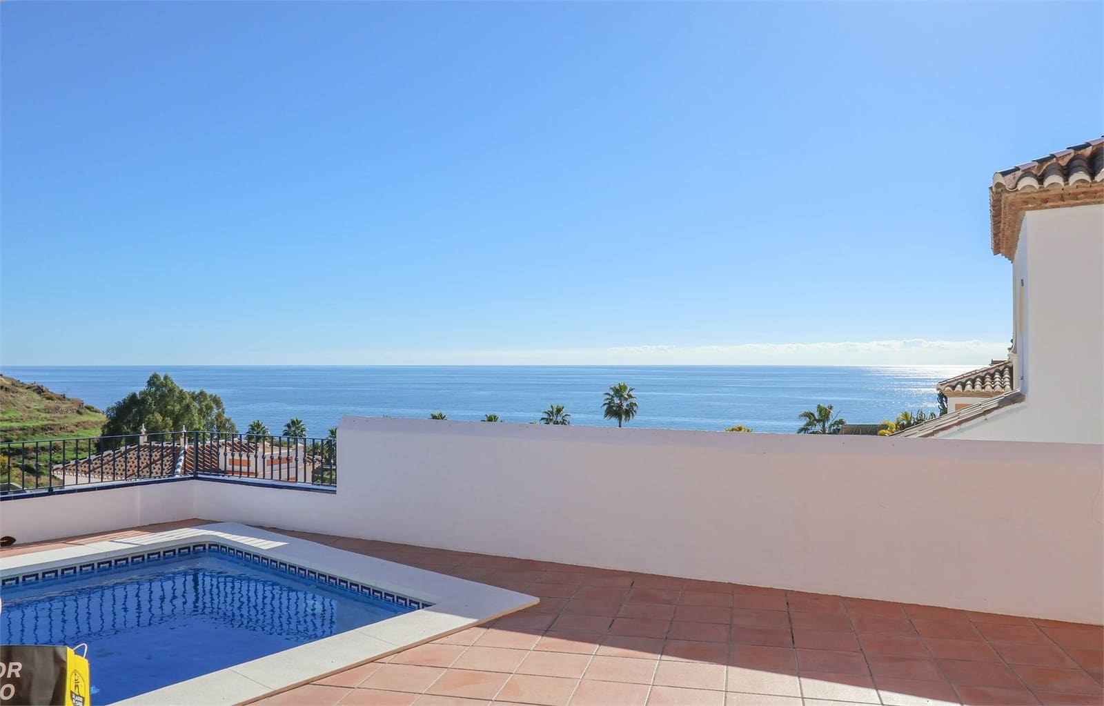 3 slaapkamer Villa te koop in Torrox met zwembad garage - € 740.000 (Ref: 9432476)