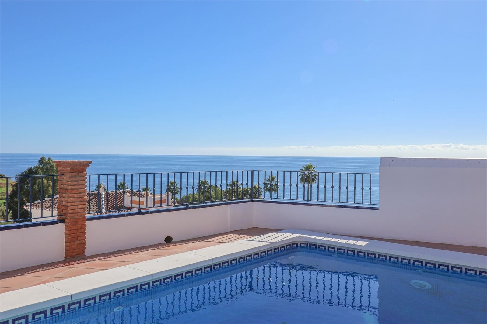 3 slaapkamer Villa te koop in Torrox met zwembad garage - € 740.000 (Ref: 9432476)