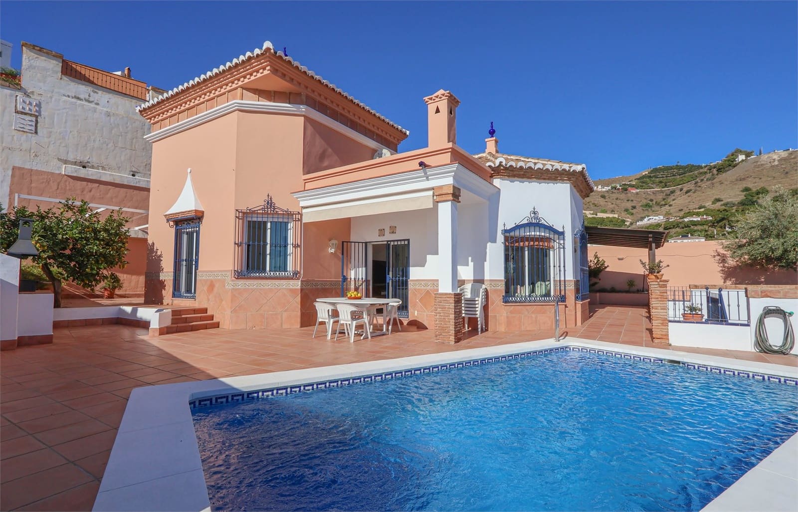 3 slaapkamer Villa te koop in Torrox met zwembad garage - € 740.000 (Ref: 9432476)