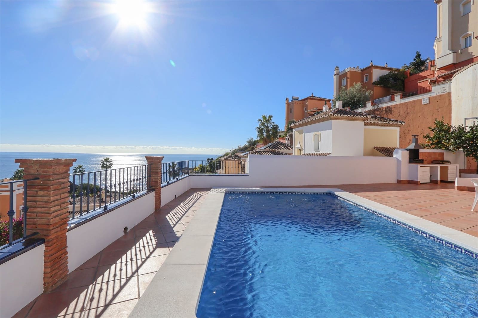 3 slaapkamer Villa te koop in Torrox met zwembad garage - € 740.000 (Ref: 9432476)