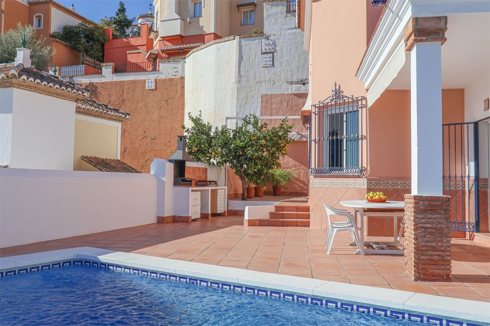 3 slaapkamer Villa te koop in Torrox met zwembad garage - € 740.000 (Ref: 9432476)