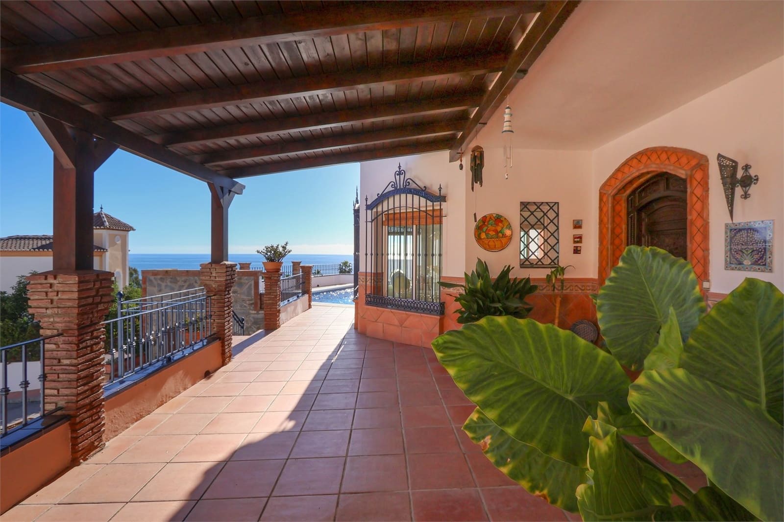 3 slaapkamer Villa te koop in Torrox met zwembad garage - € 740.000 (Ref: 9432476)