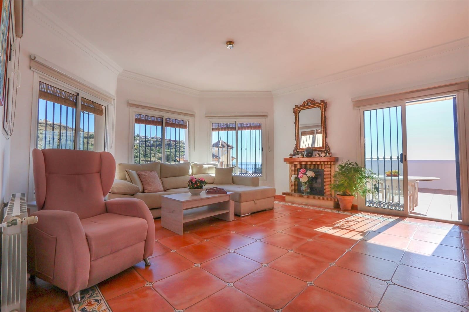 3 slaapkamer Villa te koop in Torrox met zwembad garage - € 740.000 (Ref: 9432476)