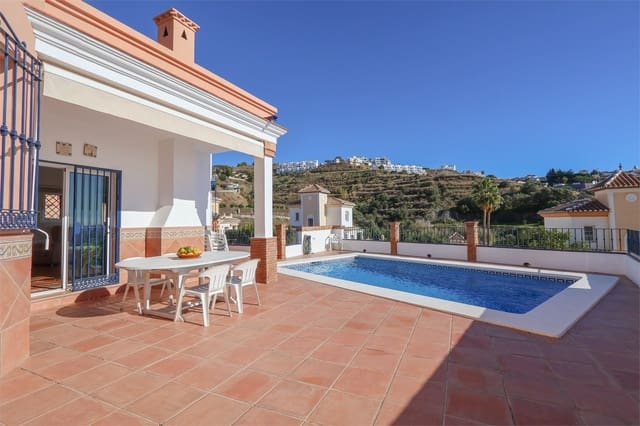 Chalet de 3 habitaciones en Torrox en venta con piscina garaje - 740.000 € (Ref: 9432476)