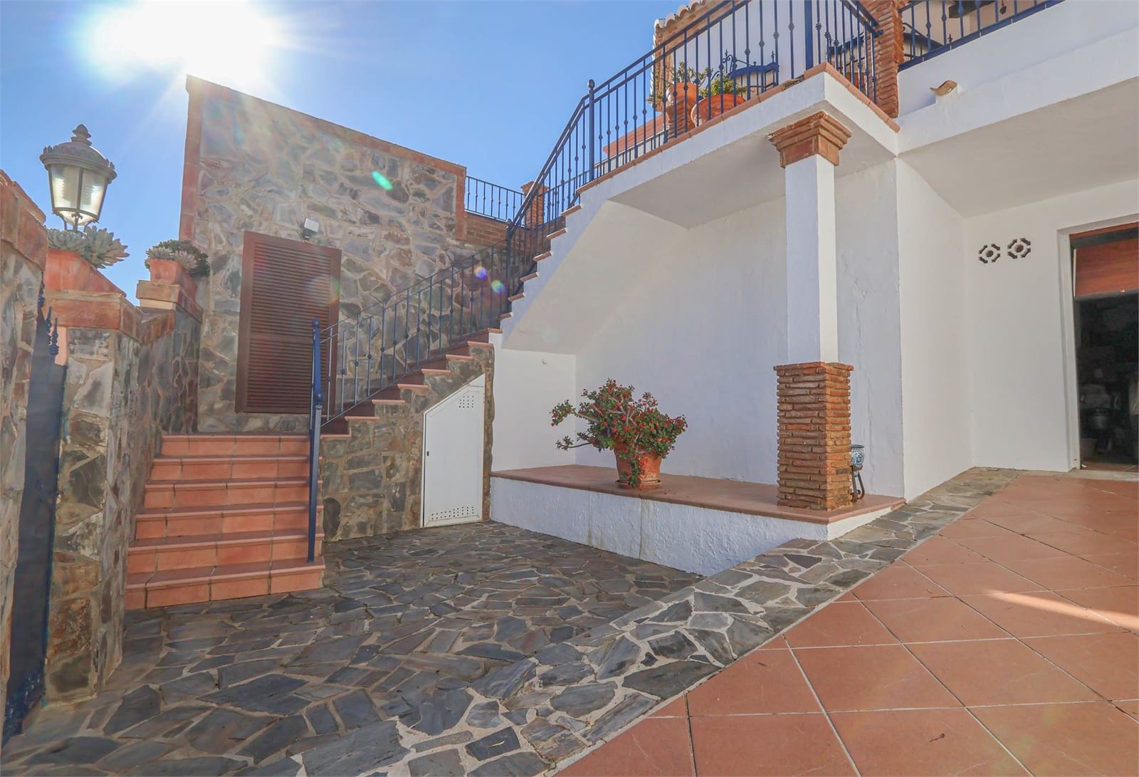 3 slaapkamer Villa te koop in Torrox met zwembad garage - € 740.000 (Ref: 9432476)