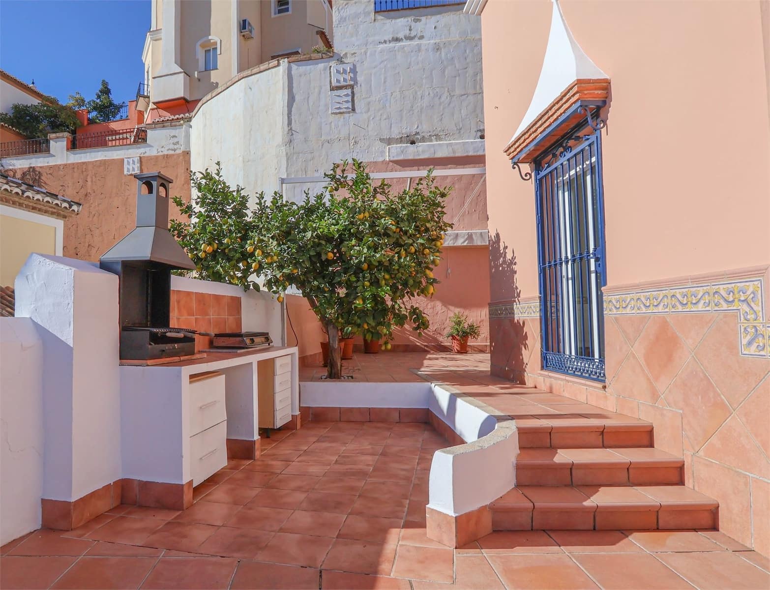 3 slaapkamer Villa te koop in Torrox met zwembad garage - € 740.000 (Ref: 9432476)