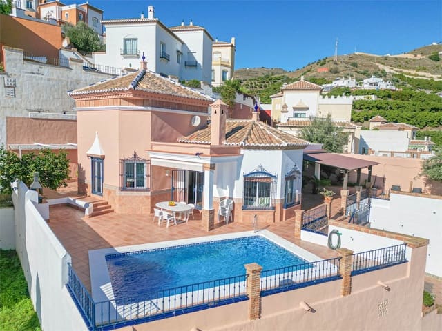Chalet de 3 habitaciones en Torrox en venta con piscina garaje - 740.000 € (Ref: 9432476)