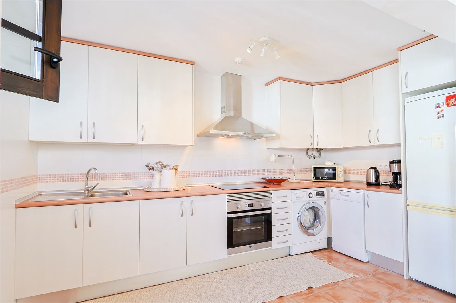 2 bedroom Apartment for sale in Velez de Benaudalla with pool garage - € 130,000 (Ref: 9436366)