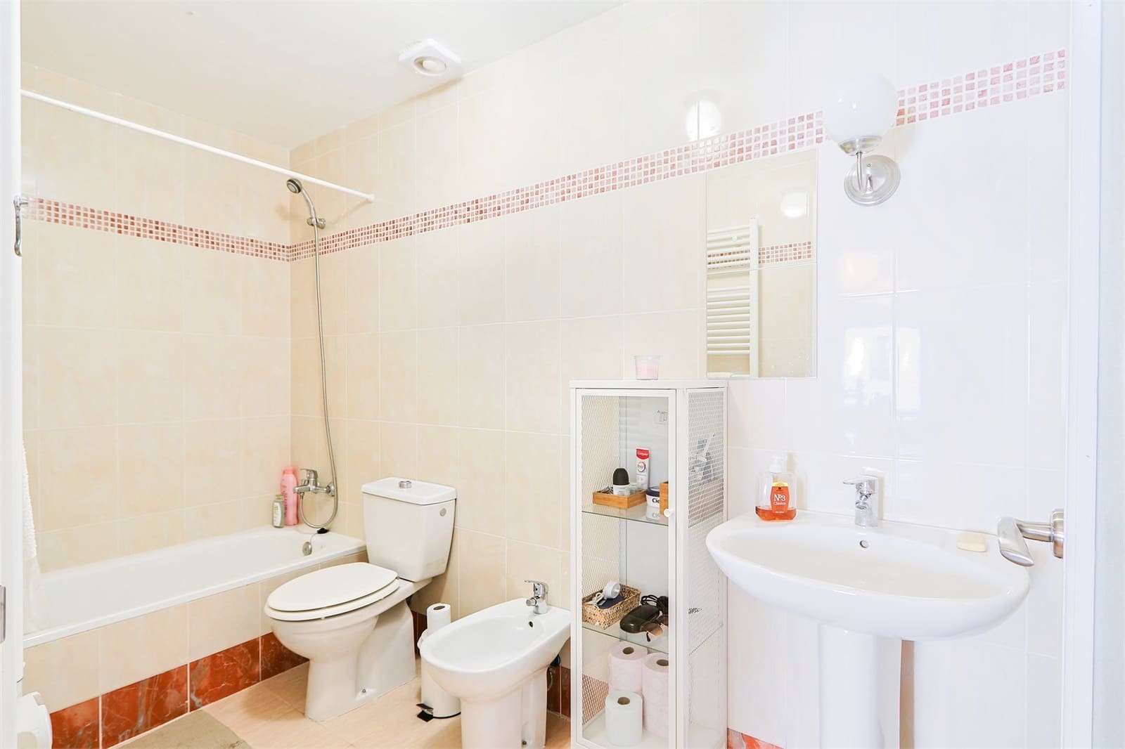 2 bedroom Apartment for sale in Velez de Benaudalla with pool garage - € 130,000 (Ref: 9436366)