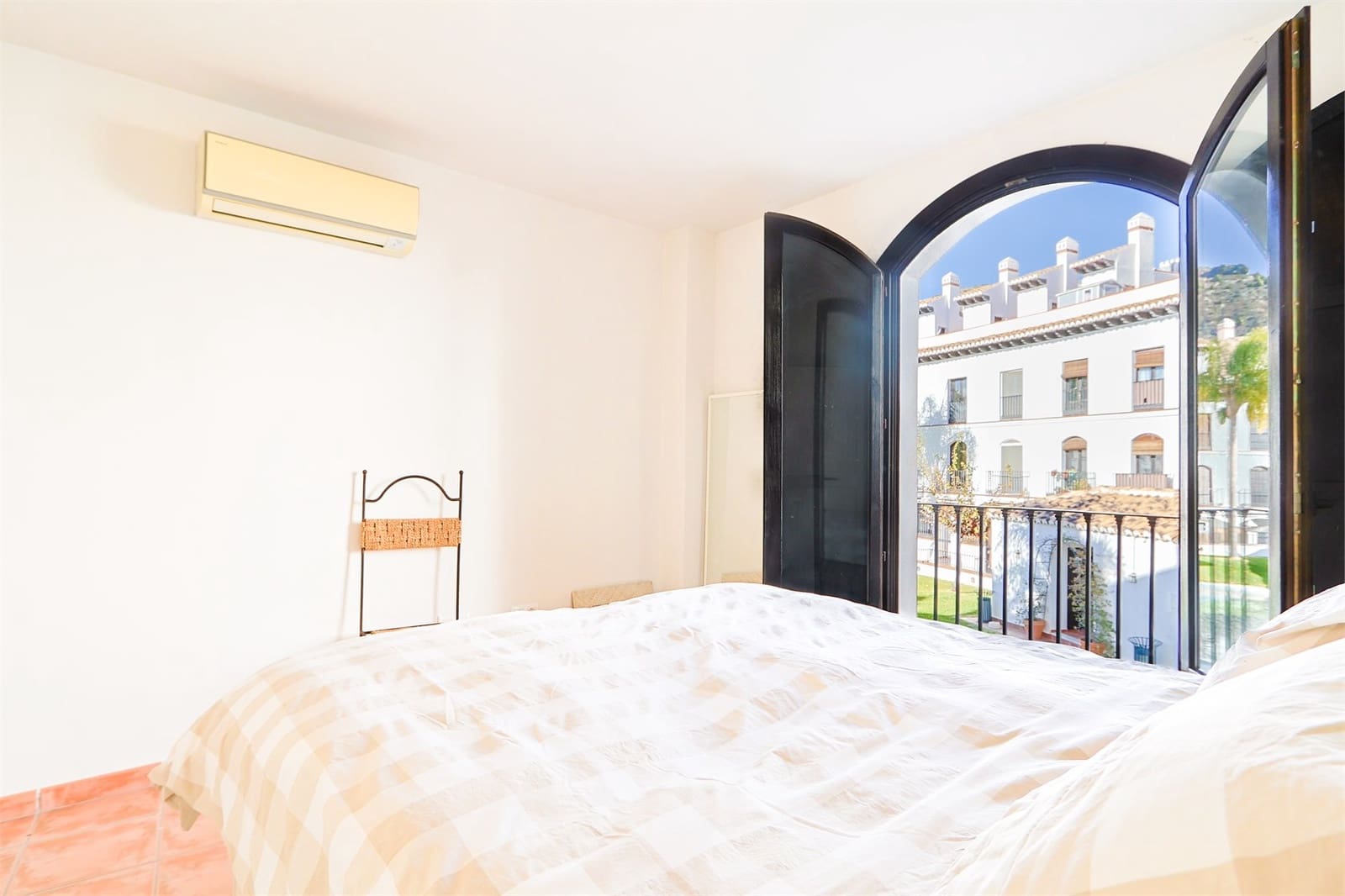 2 bedroom Apartment for sale in Velez de Benaudalla with pool garage - € 130,000 (Ref: 9436366)