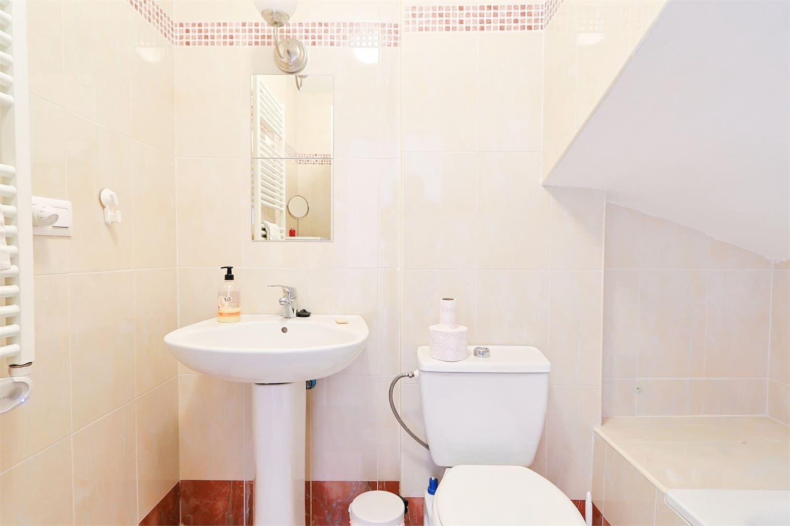 2 bedroom Apartment for sale in Velez de Benaudalla with pool garage - € 130,000 (Ref: 9436366)