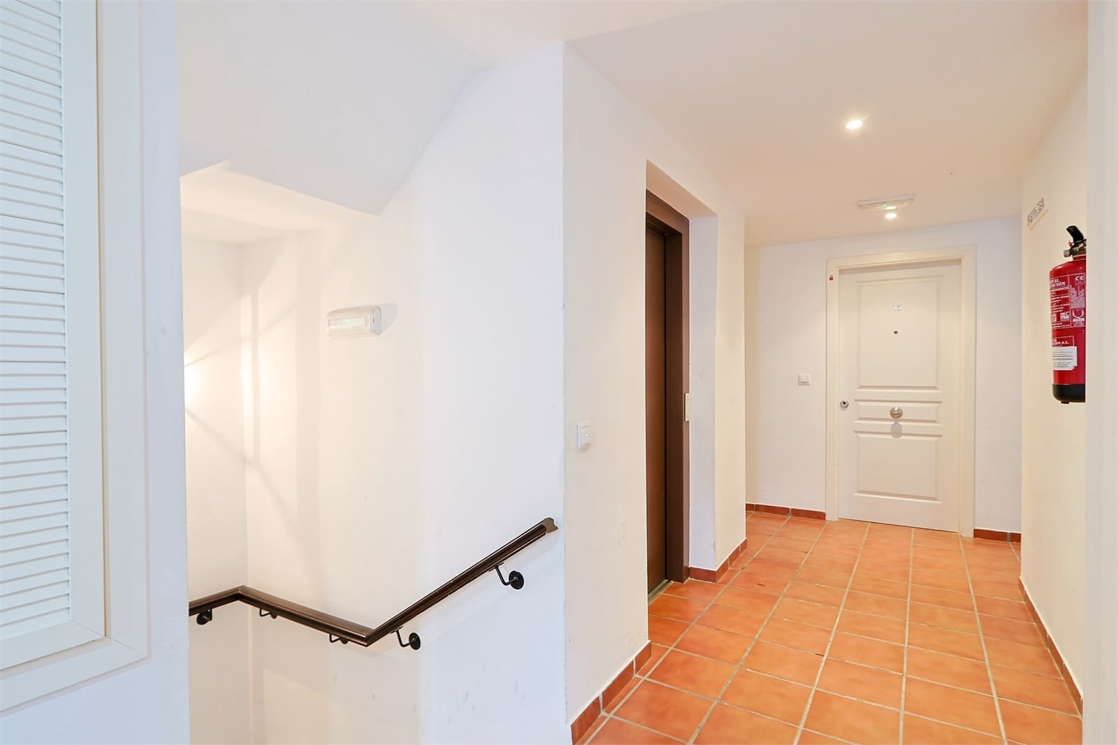 2 bedroom Apartment for sale in Velez de Benaudalla with pool garage - € 130,000 (Ref: 9436366)