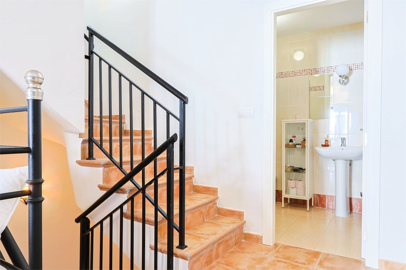 2 bedroom Apartment for sale in Velez de Benaudalla with pool garage - € 130,000 (Ref: 9436366)