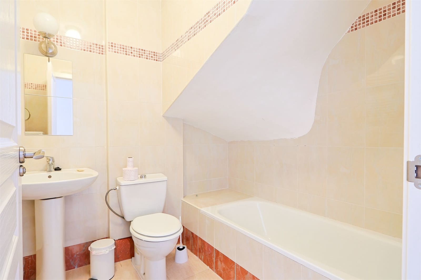 2 bedroom Apartment for sale in Velez de Benaudalla with pool garage - € 130,000 (Ref: 9436366)