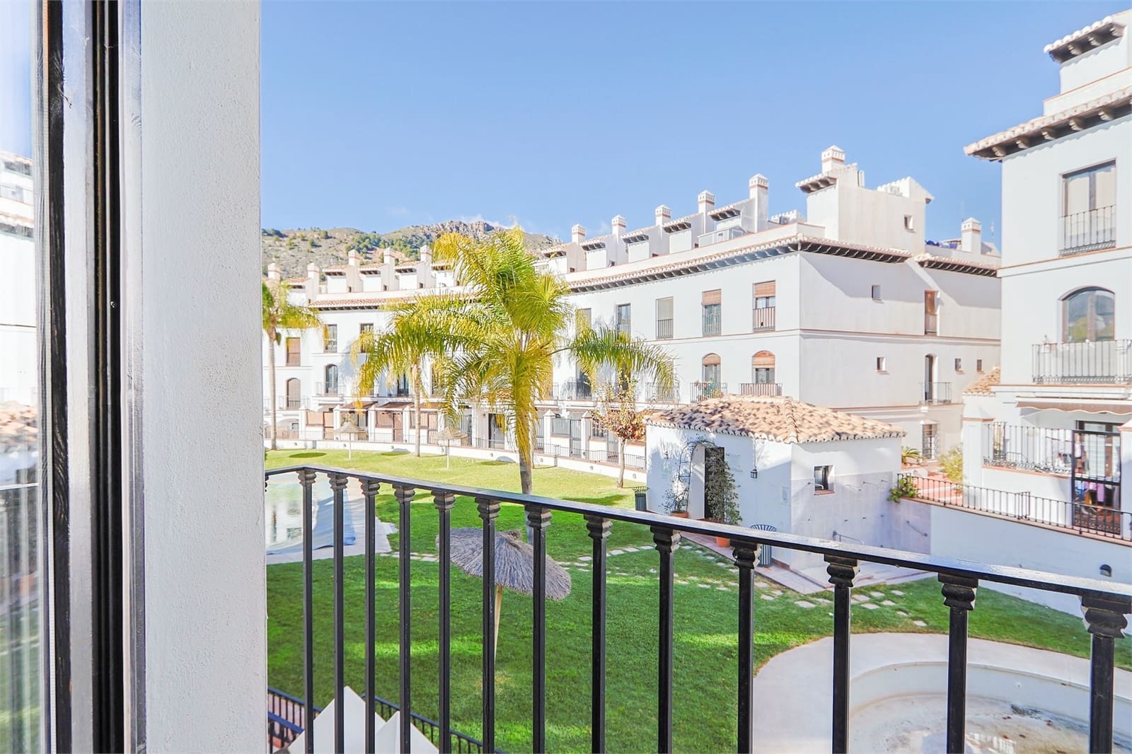 2 bedroom Apartment for sale in Velez de Benaudalla with pool garage - € 130,000 (Ref: 9436366)