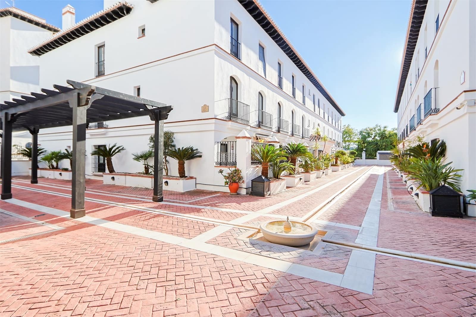 2 bedroom Apartment for sale in Velez de Benaudalla with pool garage - € 130,000 (Ref: 9436366)