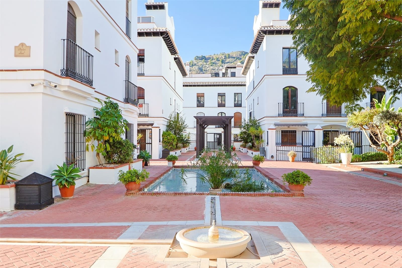 2 bedroom Apartment for sale in Velez de Benaudalla with pool garage - € 130,000 (Ref: 9436366)