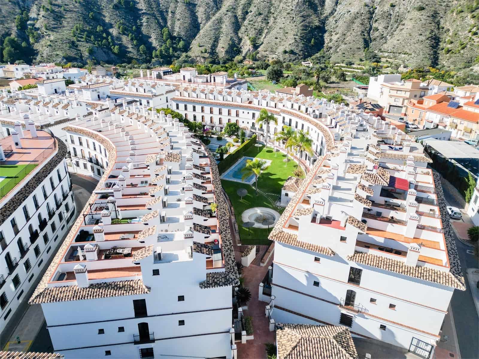 2 bedroom Apartment for sale in Velez de Benaudalla with pool garage - € 130,000 (Ref: 9436366)