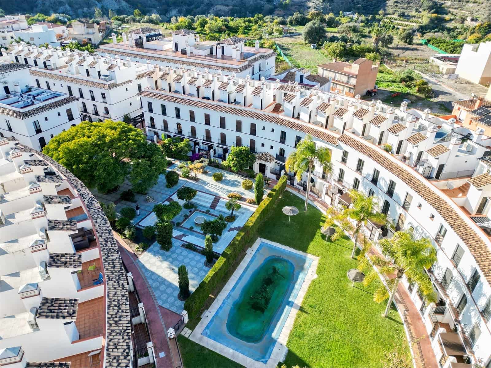 2 bedroom Apartment for sale in Velez de Benaudalla with pool garage - € 130,000 (Ref: 9436366)