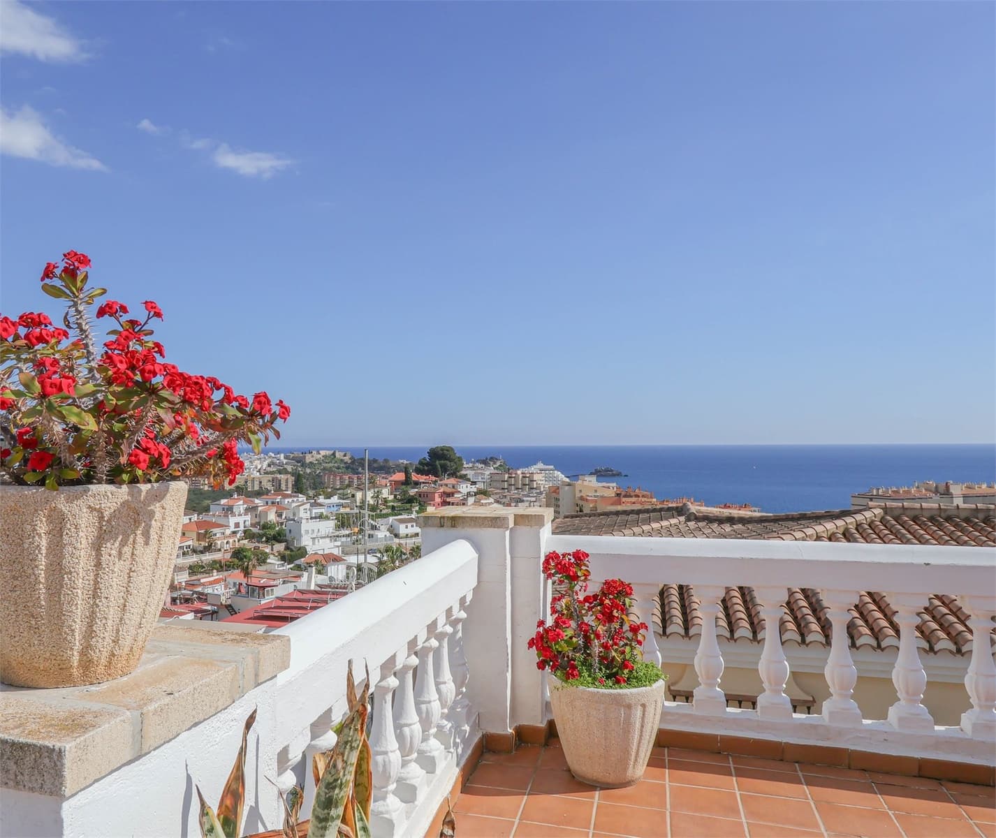 4 bedroom Villa for sale in Almunecar with pool garage - € 1,300,000 (Ref: 9976357)