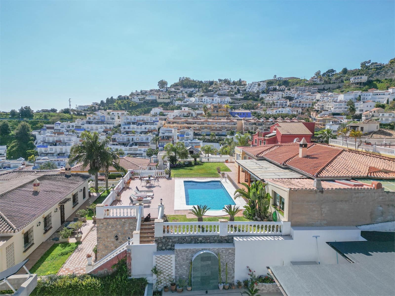 4 bedroom Villa for sale in Almunecar with pool garage - € 1,300,000 (Ref: 9976357)