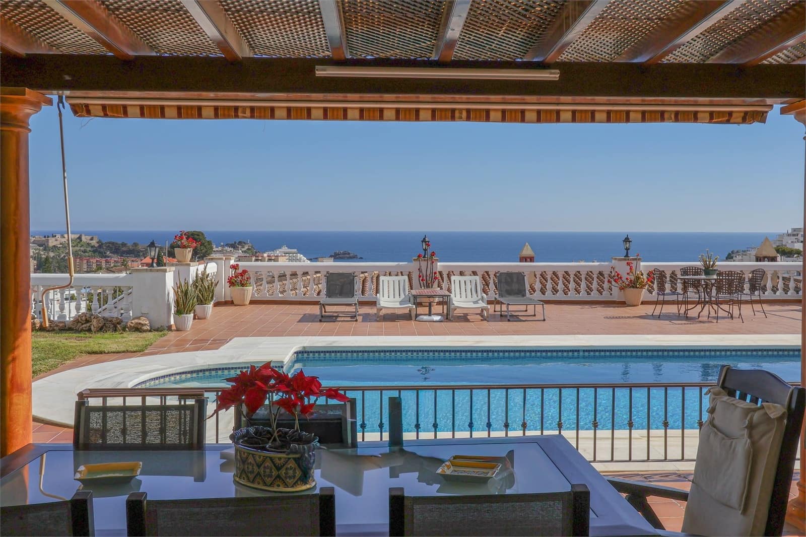 4 bedroom Villa for sale in Almunecar with pool garage - € 1,300,000 (Ref: 9976357)