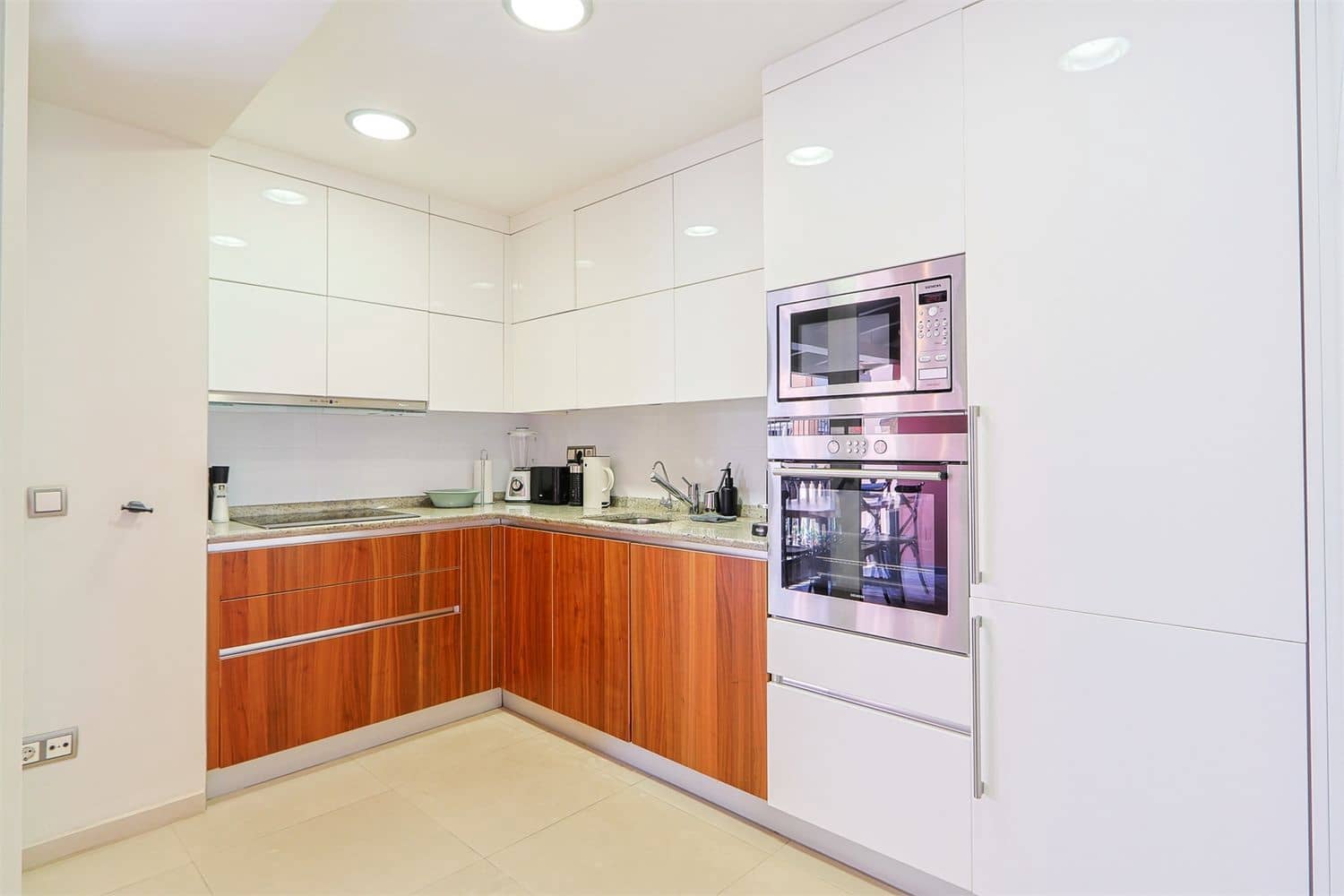Apartment for sale in Nerja - € 1,185,000 (Ref: 9976360)