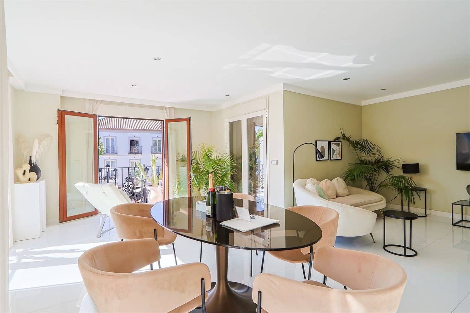Apartment for sale in Nerja - € 1,185,000 (Ref: 9976360)