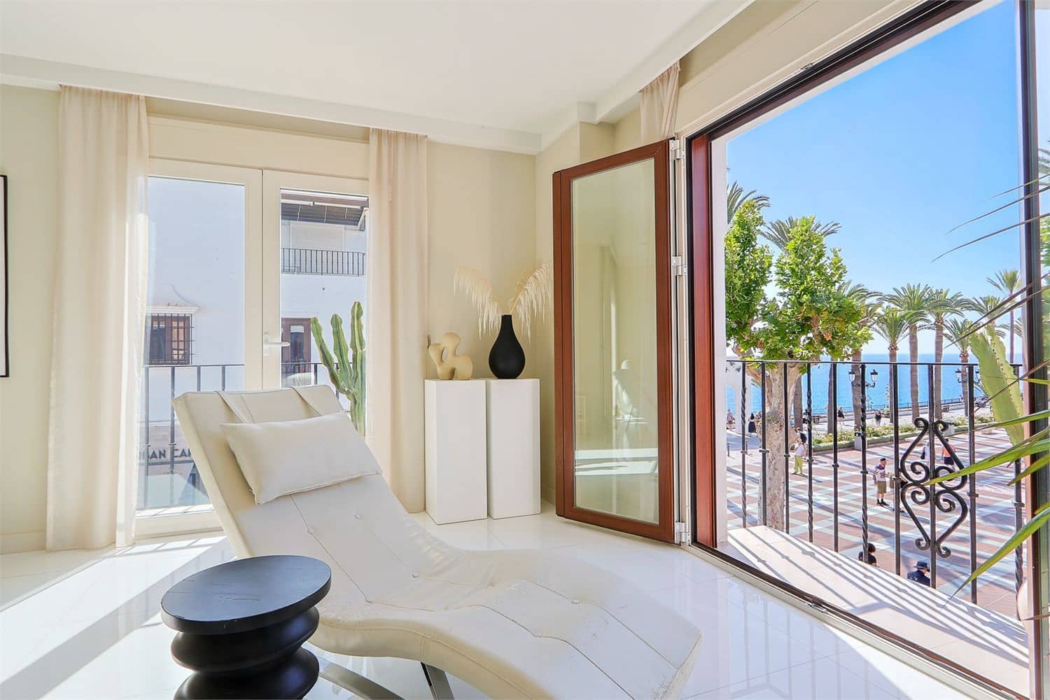 Apartment for sale in Nerja - € 1,185,000 (Ref: 9976360)
