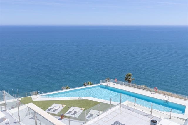 Apartamento de 2 habitaciones en Torrox en venta con piscina garaje - 525.000 € (Ref: 9976363)