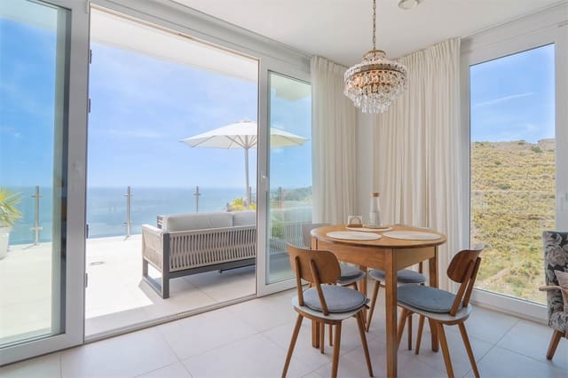Apartamento de 2 habitaciones en Torrox en venta con piscina garaje - 525.000 € (Ref: 9976363)